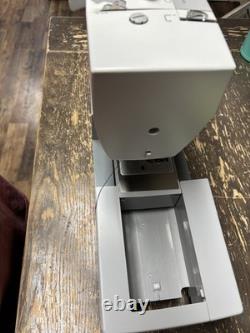 Singer 4411 Heavy Duty Sewing Machine Barely Used