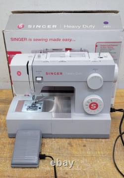 Singer 4411 Heavy Duty Sewing Machine With Pedal USED
