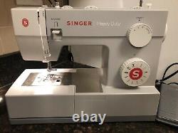 Singer 4411 Heavy Duty Sewing Machine Working