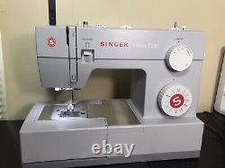 Singer 4423 Heavy Duty Home Sewing Machine for Parts or Repair