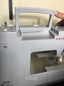 Singer 4423 Heavy Duty Home Sewing Machine for Parts or Repair