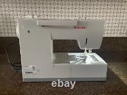 Singer 4423 Heavy Duty Sewing Machine USED