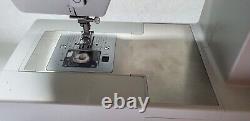 Singer 4423 Heavy Duty Sewing Machine with 23 Built-In Stitches