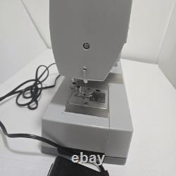Singer 4423 Heavy Duty Sewing Machine with 23 Built-In Stitches & Needle Threader