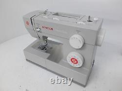 Singer 4423 Heavy Duty Sewing Machine with Pedal