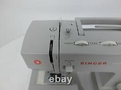 Singer 4423 Heavy Duty Sewing Machine with Pedal