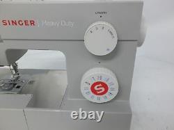 Singer 4423 Heavy Duty Sewing Machine with Pedal