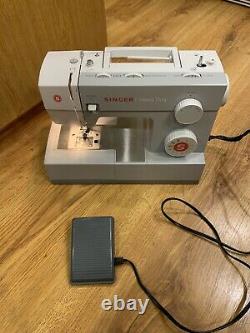 Singer 4423 Heavy Duty Sewing Machine with Pedal & Cover (please Read)