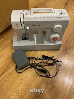Singer 4423 Heavy Duty Sewing Machine with Pedal & Cover (please Read)