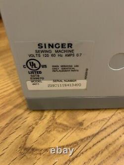 Singer 4423 Heavy Duty Sewing Machine with Pedal & Cover (please Read)