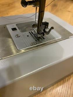 Singer 4423 Heavy Duty Sewing Machine with Pedal & Cover (please Read)