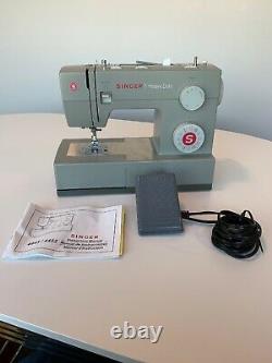 Singer 4452 Heavy Duty Sewing Machine 23 Built In Stitches Gently Used
