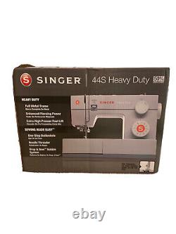 Singer 44s heavy duty classic sewing machine