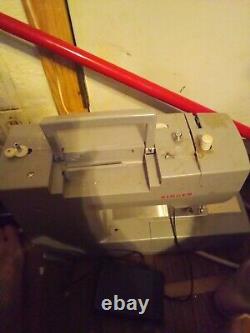 Singer 6600C Heavy Duty Computerized Sewing Machine USED-w power cord Lights Up