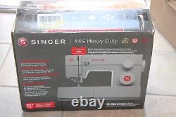 Singer Classic 23-Stitch Heavy-Duty Mechanical Sewing Machine, 44S