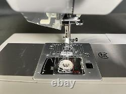Singer HD6700 Electronic Heavy Duty Sewing Machine New Open Box