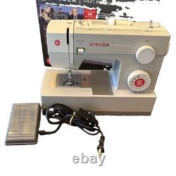 Singer Heavy Duty 4411 Sewing Machine High Speed 11 Stitches Foot Pedal In Box