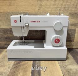 Singer Heavy Duty 44S Sewing Machine