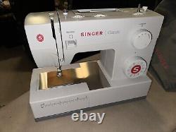 Singer Heavy Duty Sewing Machine Model 44s