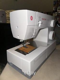 Singer Heavy Duty Sewing Machine Model 44s