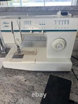 Singer Sewing Machine FM-17C With Pedal, Zig Zag, Free Arm, Extras- Heavy Duty