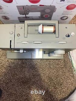 Singer Singer Sewing Machine 4452 Heavy Duty with 32 Built-in Stitches