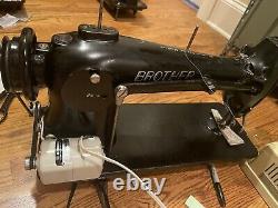 Super Heavy Duty Leather And Canvas Sewing Machine. Amazing. Read. B2