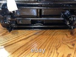 Super Heavy Duty Leather And Canvas Sewing Machine. Amazing. Read. N3