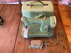 VINTAGE SINGER SEWING MACHINE MINT GREEN HEAVY DUTY WithCASE 185J Works