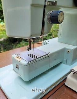 Vintage Heavy Duty Sewing Machine White Dressmaker Model 423