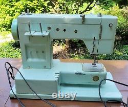 Vintage Heavy Duty Sewing Machine White Dressmaker Model 423