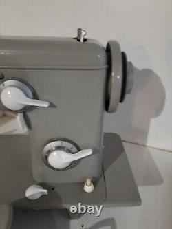 Vintage Heavy Duty Sewing machine PFAFF 262 With Foot Pedal