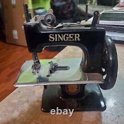 Vintage Heavy Duty Small Singer Sewing Machine