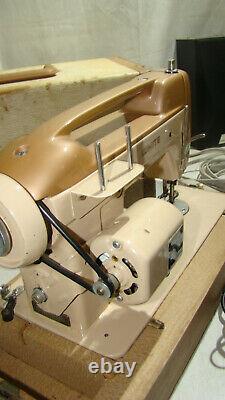 Vintage Heavy Duty White 262 Sewing Machine with Foot Pedal, Case. TESTED