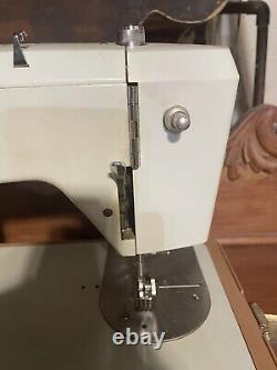 Vintage Montgomery Wards Signature Heavy Duty Sewing Machine