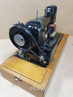 Vintage Pfaff 30 Heavy Duty Electric Sewing Machine