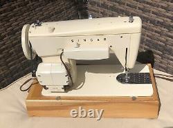 Vintage SINGER heavy duty Fashion Mate Sewing Machine 239
