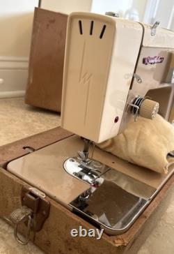 Vintage SeamMaster DeLuxe 711-B Zig Zag Sewing Machine WORKING with Pedal & Manual