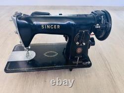 Vintage Singer 15-75 Heavy Duty Sewing Machine withAccessories, Tested