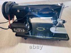 Vintage Singer 15-75 Heavy Duty Sewing Machine withAccessories, Tested