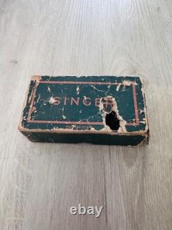 Vintage Singer 15-75 Heavy Duty Sewing Machine withAccessories, Tested