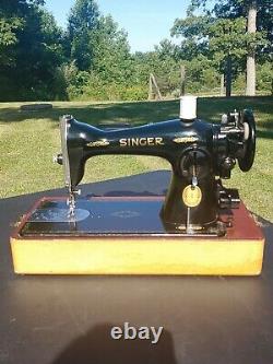 Vintage Singer 1951-52 heavy duty Sewing Machine WithCase. 15-91 Oiled and lubes