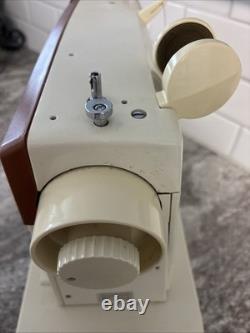 Vintage Singer Model 5525 Sewing Machine Metal Heavy Duty! Free Arm, Working