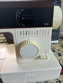 Vintage Singer Model 5528 Sewing Machine Metal, Heavy Duty! Free Arm, Zigzag