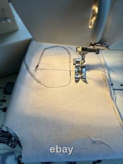 Vintage Singer Model 5528 Sewing Machine Metal, Heavy Duty! Free Arm, Zigzag
