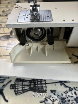Vintage Singer Model 5528 Sewing Machine Metal, Heavy Duty! Free Arm, Zigzag