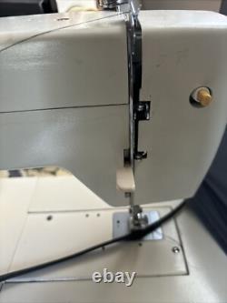 Vintage Singer Model 5528 Sewing Machine Metal, Heavy Duty! Free Arm, Zigzag