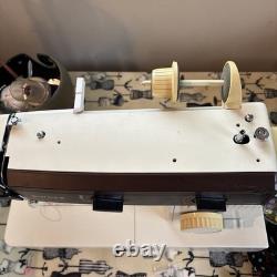 Vintage Singer Model 5528 Sewing Machine Metal, Heavy Duty! Free Arm, Zigzag