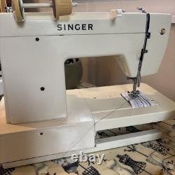 Vintage Singer Model 5528 Sewing Machine Metal, Heavy Duty! Free Arm, Zigzag
