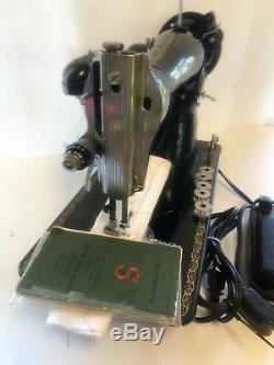 Vintage Singer Sewing Machine 15-91 Heavy Duty Gear Drive Manual Accessories